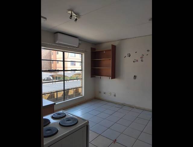 1 BEDROOM PROPERTY TO RENT IN KANNONIERS PARK